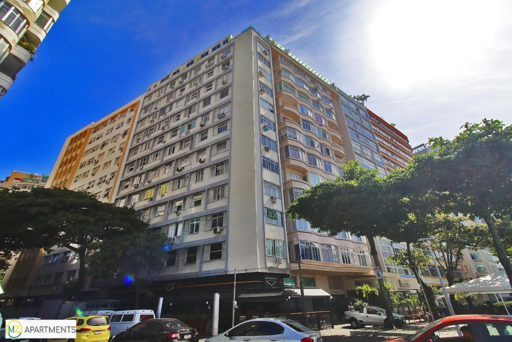 Incrivel cobertura de frente para o mar com 3 quartos e piscina particular em Copacabana!