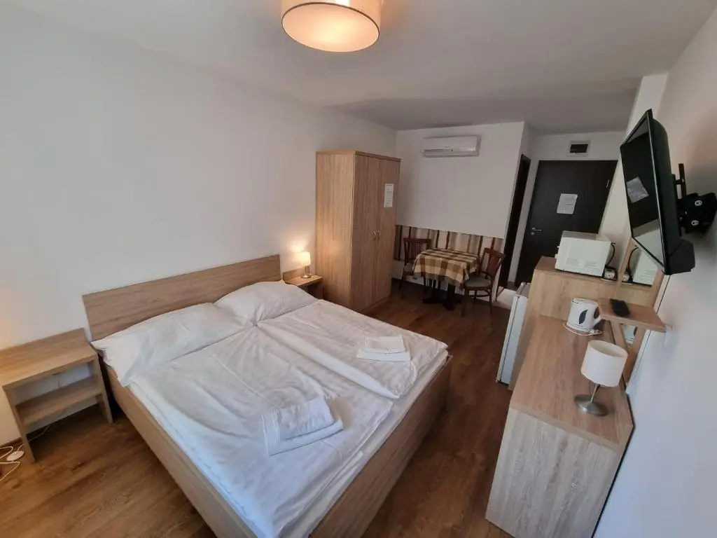 Standard Double room with garden view (full double bed)