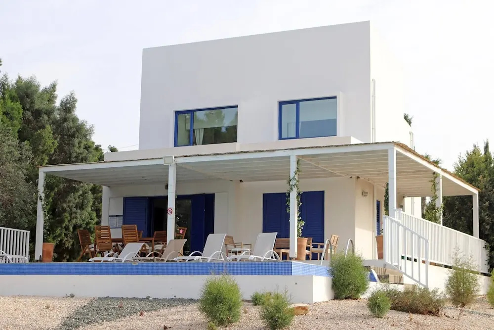 Modern 4-Bedroom Villa with A Private Pool