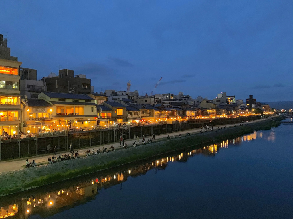 Hotel Crush on by null