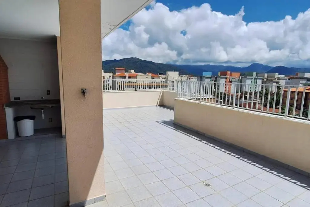 Itaguá prox. Shopping, Ar, Piscina, 2 dorm, Varnd.