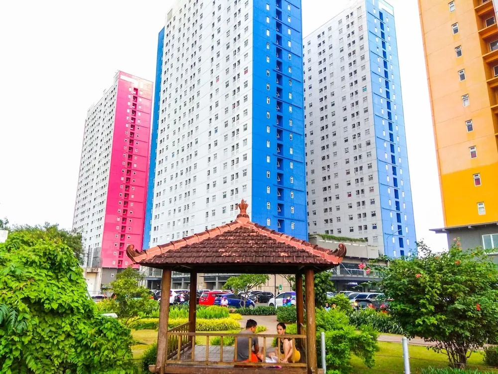 Stylish and Comfortable Studio Green Pramuka Apartment