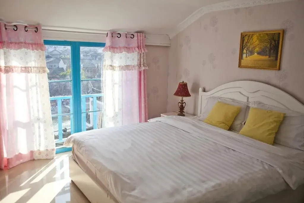 Fenghuang Jianghu Inn