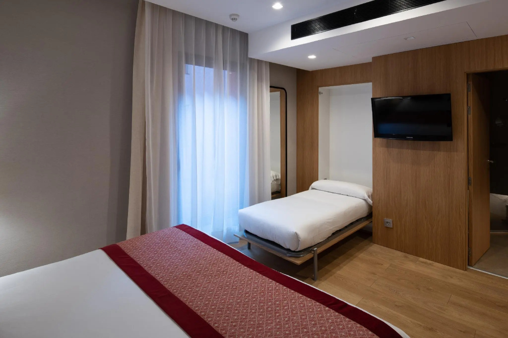 Triple room