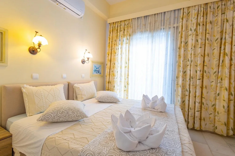 1 Bedroom Economy Triple room with balcony and with garden view