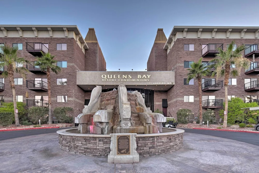 Walk to Golf & Beach: Queens Bay Resort Condo