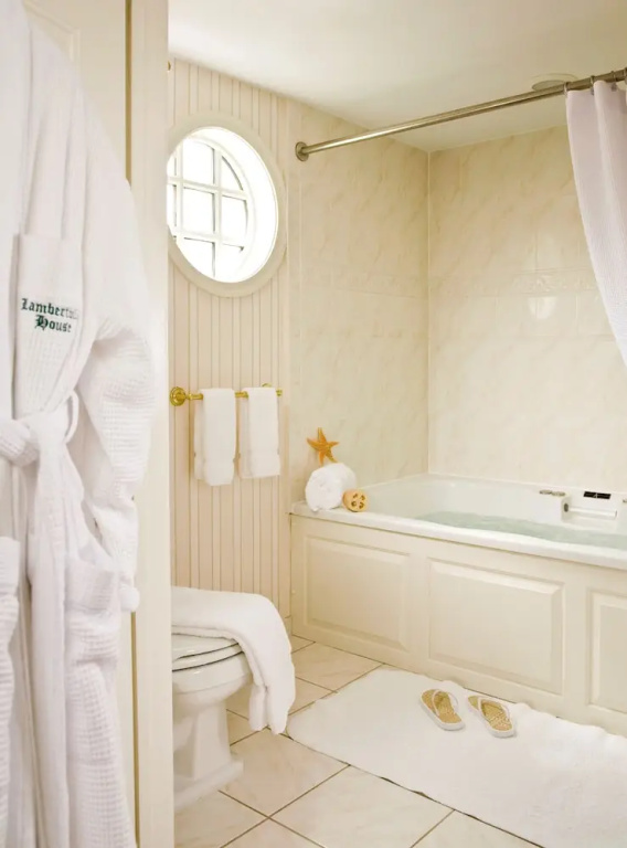 Luxury Double room with balcony (full double bed)
