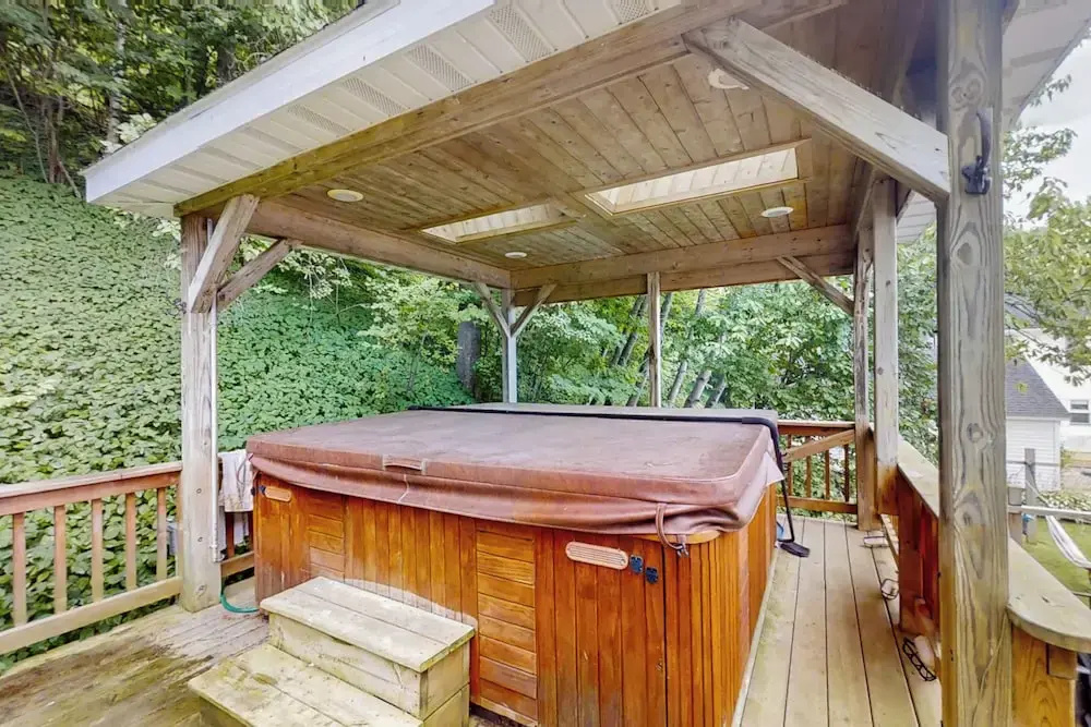 5BR Lake-view Home w/ Pool & Seasonal Hot Tub