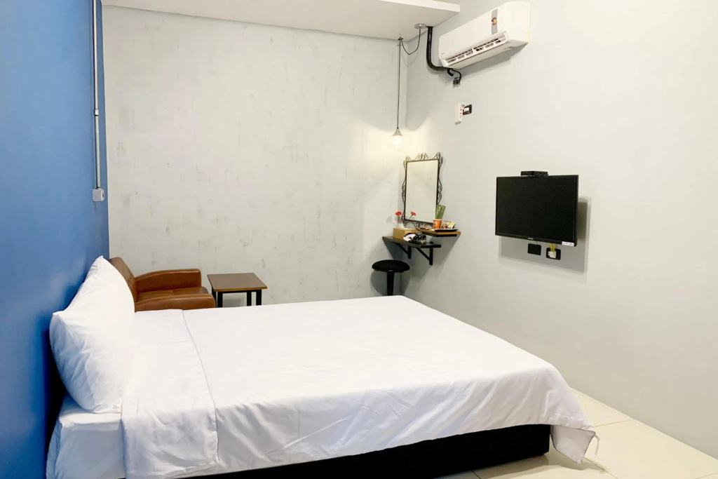 Snug Nine Inn — 4