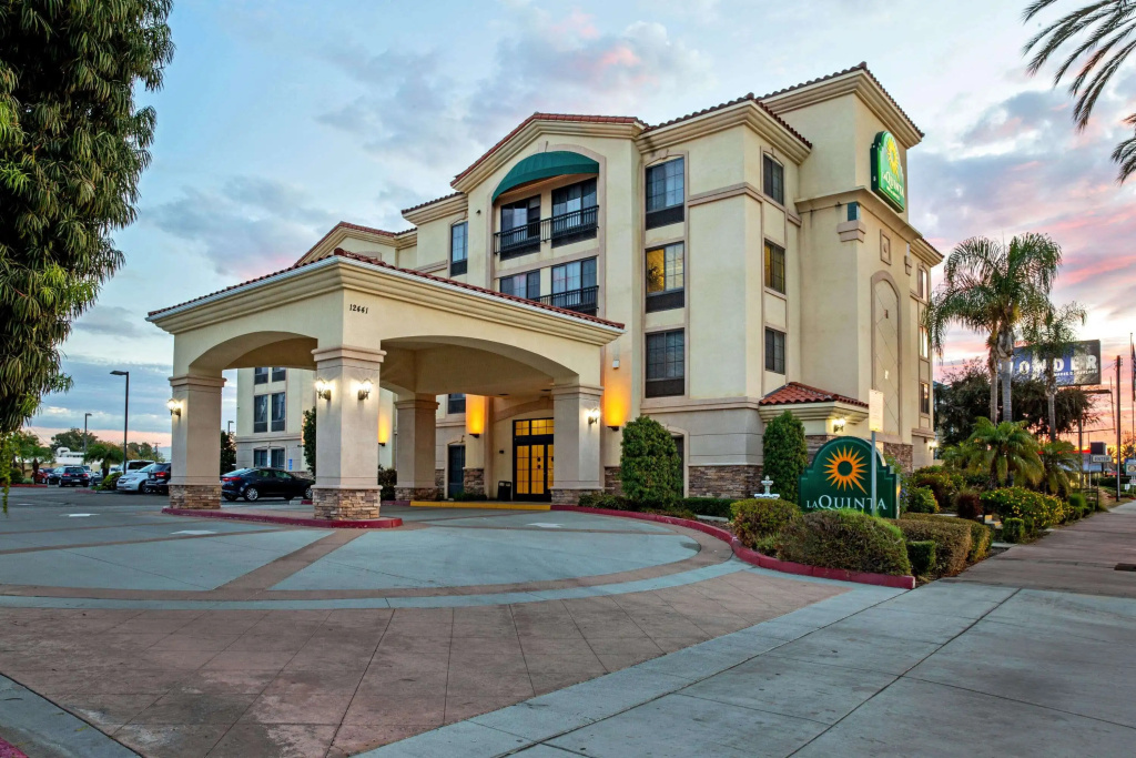 La Quinta Inn & Suites by Wyndham NE Long Beach/Cypress — фото