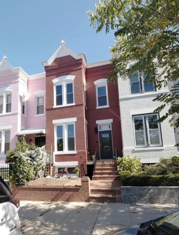 Parkside Living - Steps From Lincoln and Stanton Park!
