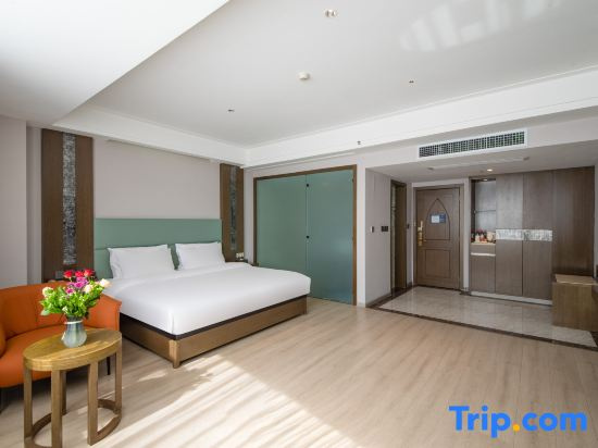 Deluxe Double room (full double bed)