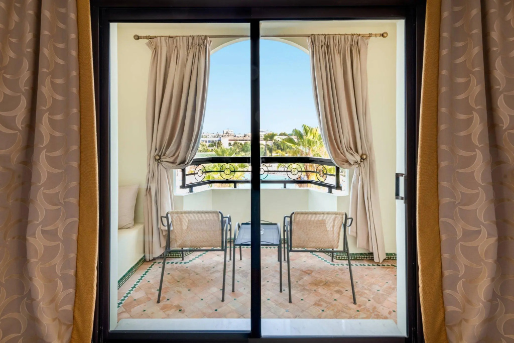 Deluxe Double room with balcony and with garden view (full double bed)