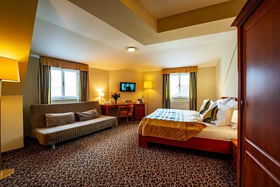 Deluxe Double room (full double bed)