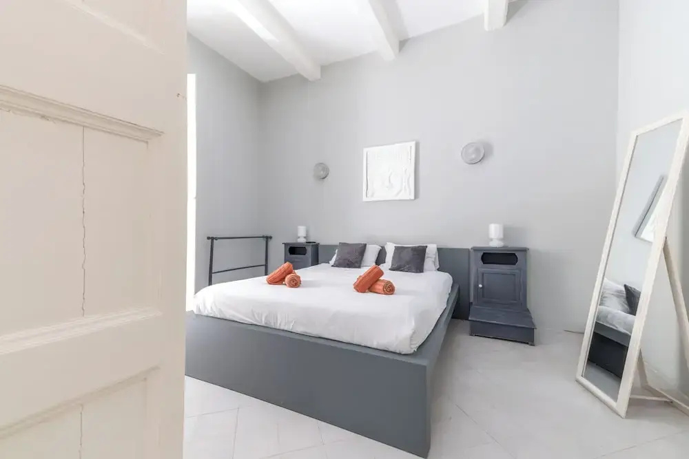 Spacious & Luxury 3BR Central Apartment