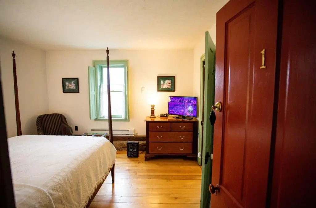 Standard Double room (full double bed)