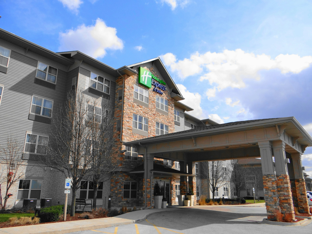 Holiday Inn Express & Suites Chicago West-Roselle by IHG