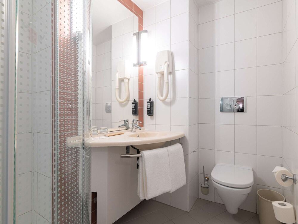 Двухместный номер Standard с видом на город 2 отдельные кровати в Отель Ibis Астана