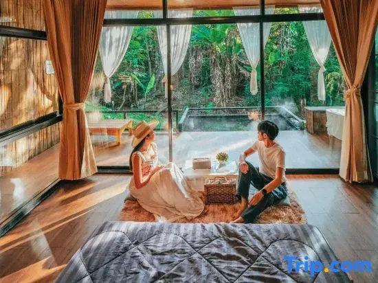 Standard Double room with river view (full double bed)