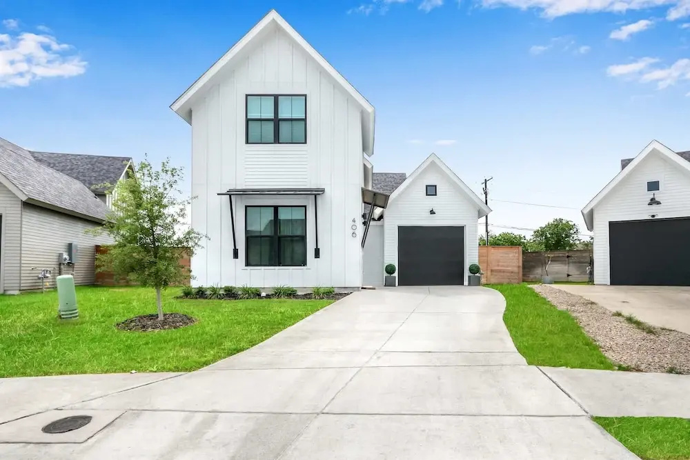 Chic Modern Farm Haus - Minutes to Everything
