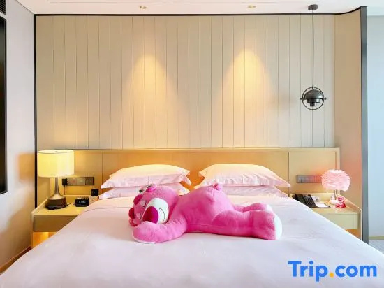 Bed in Dorm (female dorm) with lake view