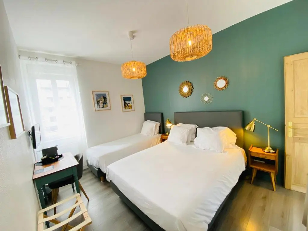 Standard Triple room