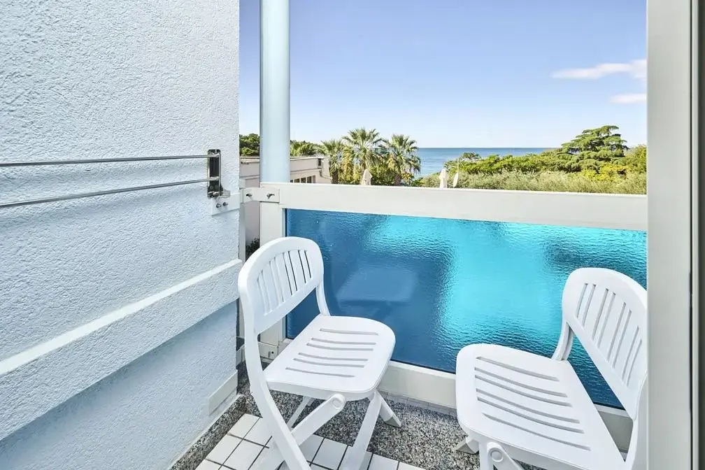 Classic Double room with balcony and with sea view (full double bed)