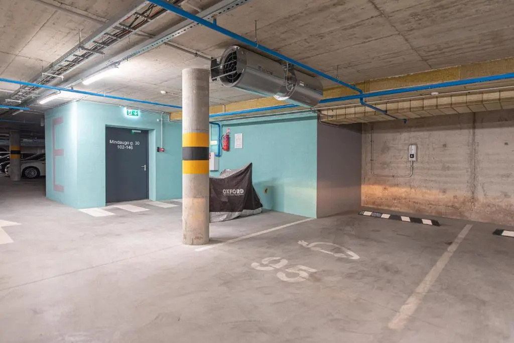 New Modern Apt with Garage Parking, Balcony, by Cohost