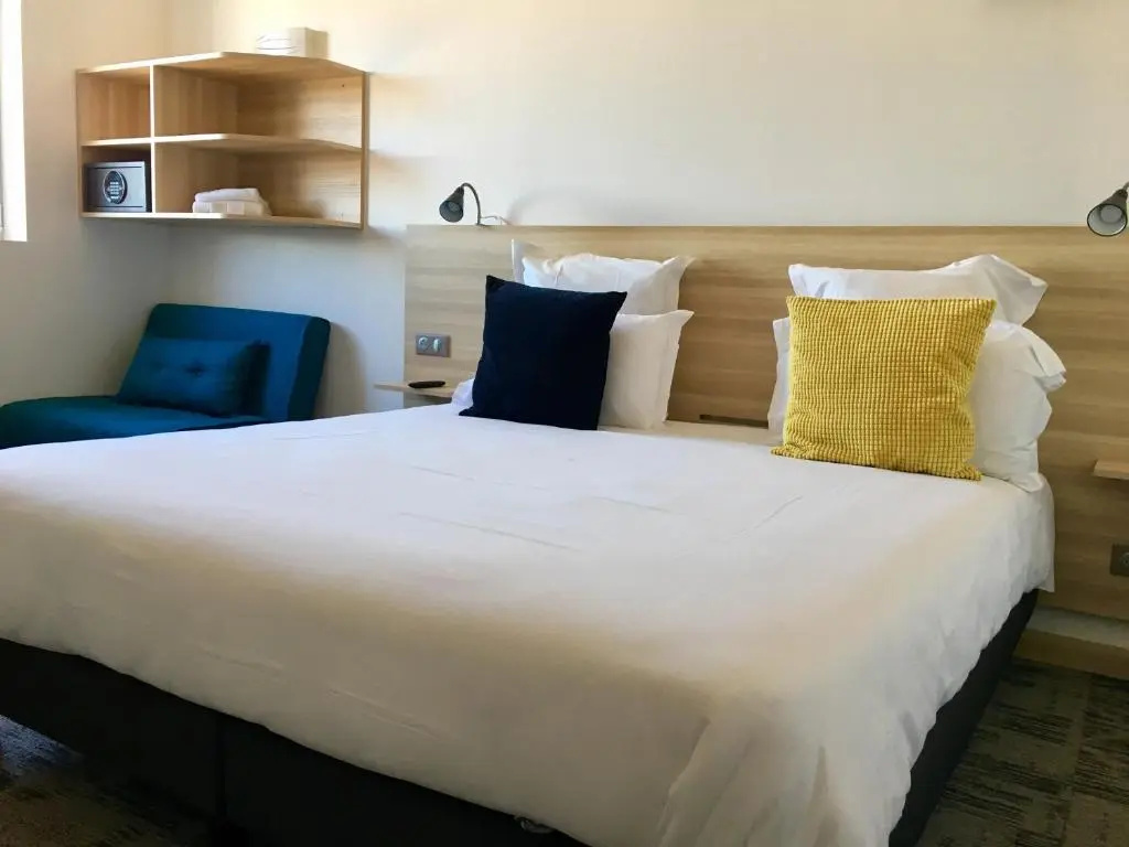Brit Hotel Martigues Nord — 2