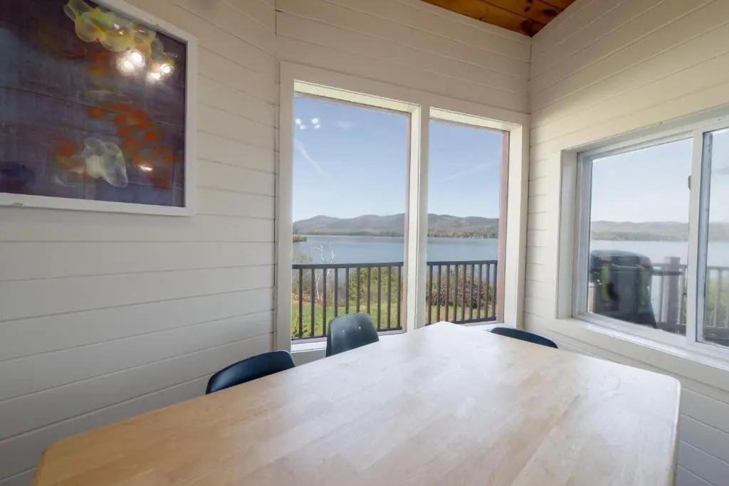 2 Bedrooms Suite with lake view