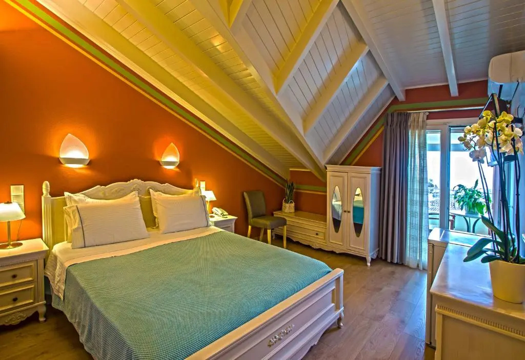 Standard Double Attic room with sea view (full double bed)
