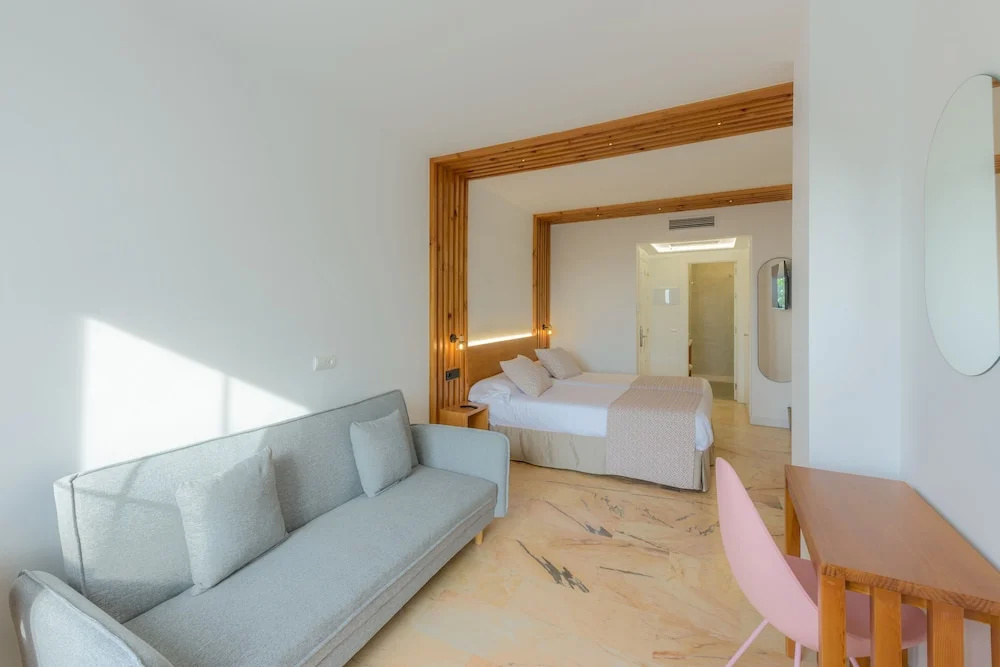 Deluxe Double room with balcony and with pool view (full double bed)