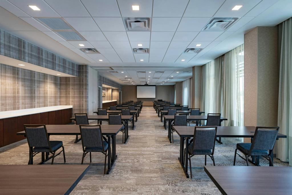 Отель Courtyard by Marriott Dallas Grand Prairie в Гранд-Прери