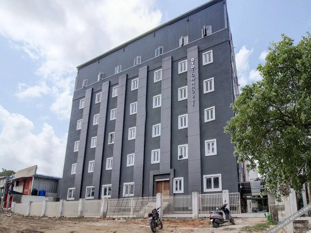 OYO Townhouse RCC Majestic 397 LB Nagar