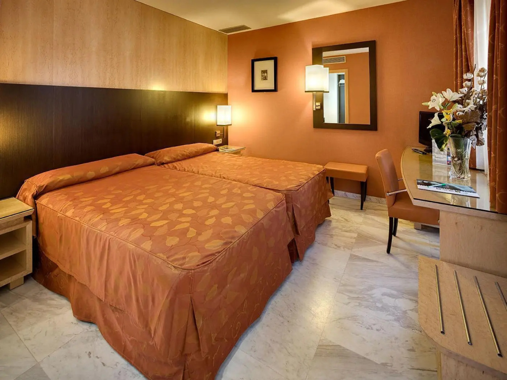 Double room (full double bed)