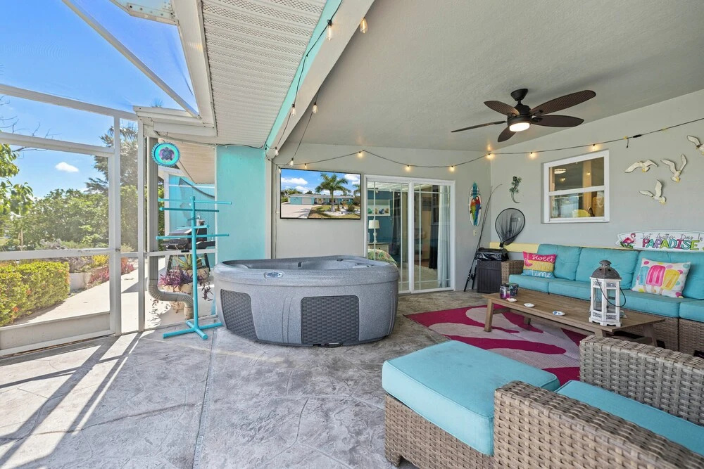 Heated Pool & Boat Dock! Port Charlotte Getaway