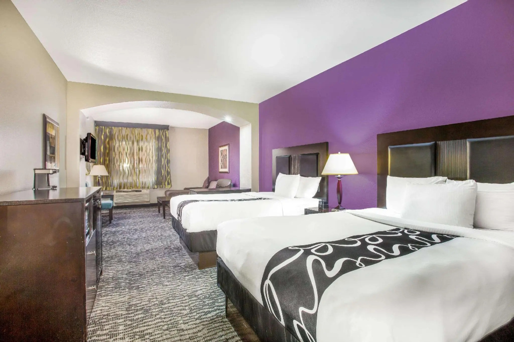 Deluxe Quadruple Suite