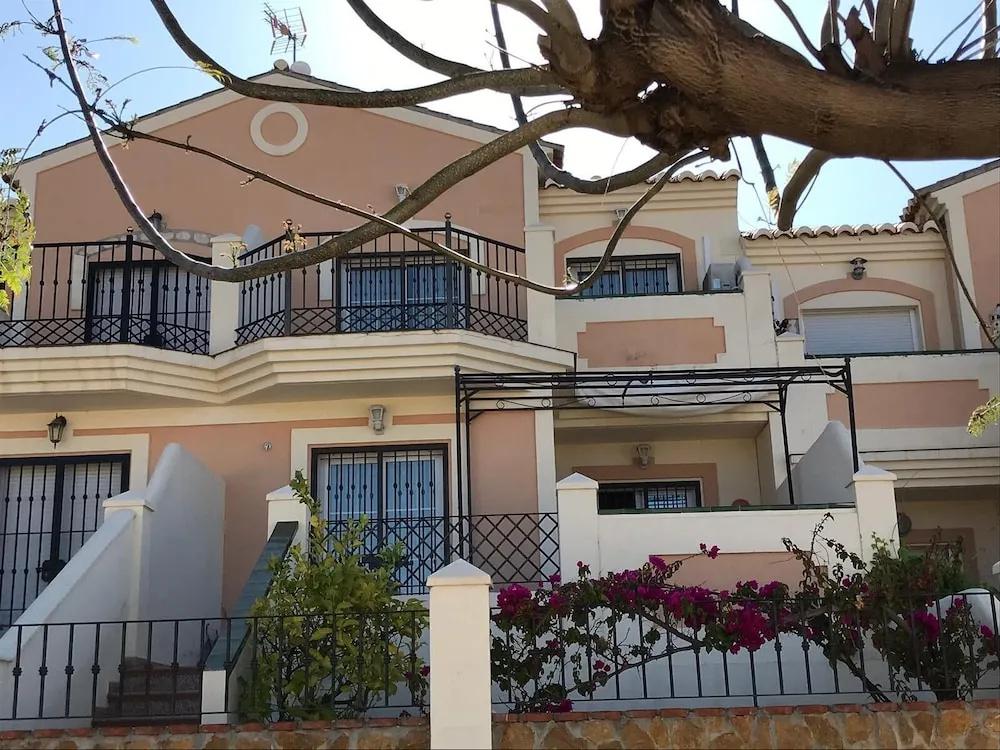 Modern 2 Bedroom Holiday Home