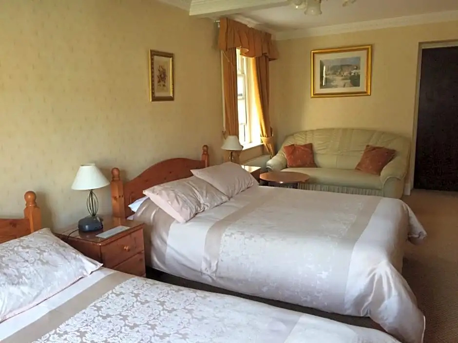 Half Moon Hotel and Restaurant - Chambres