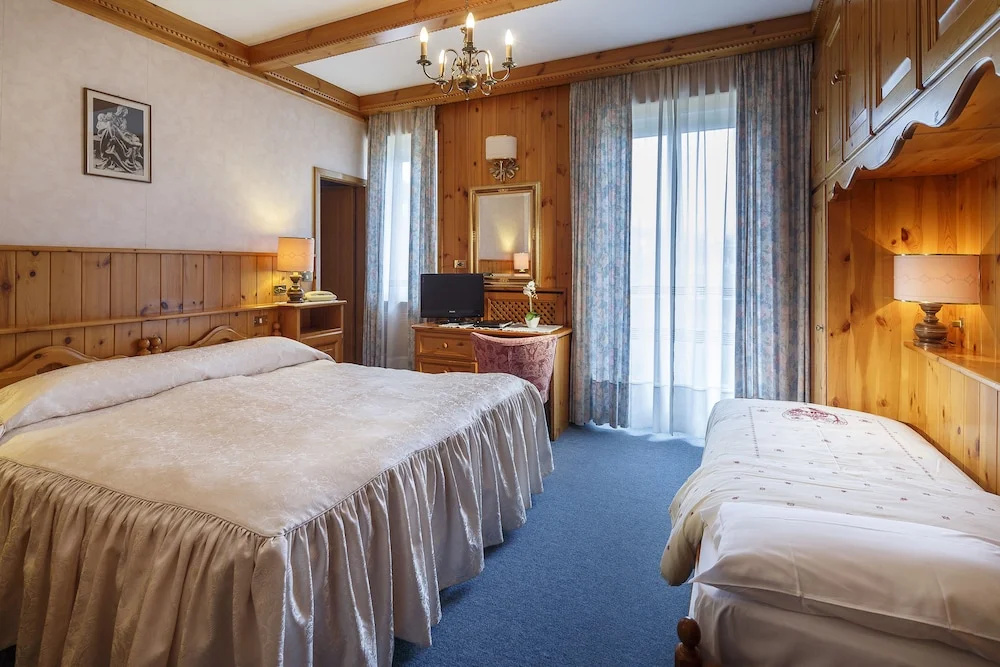 Standard Triple room with balcony and with mountain view
