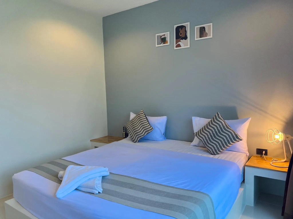 Standard room with pool view