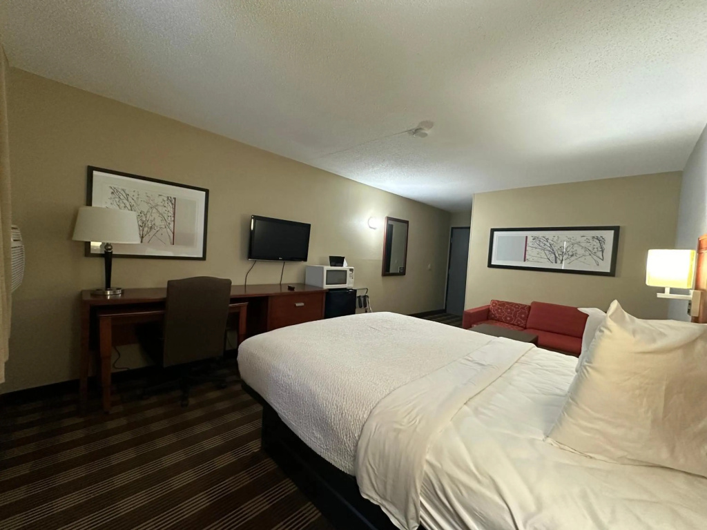 Americas Best Value Inn Fargo — 5