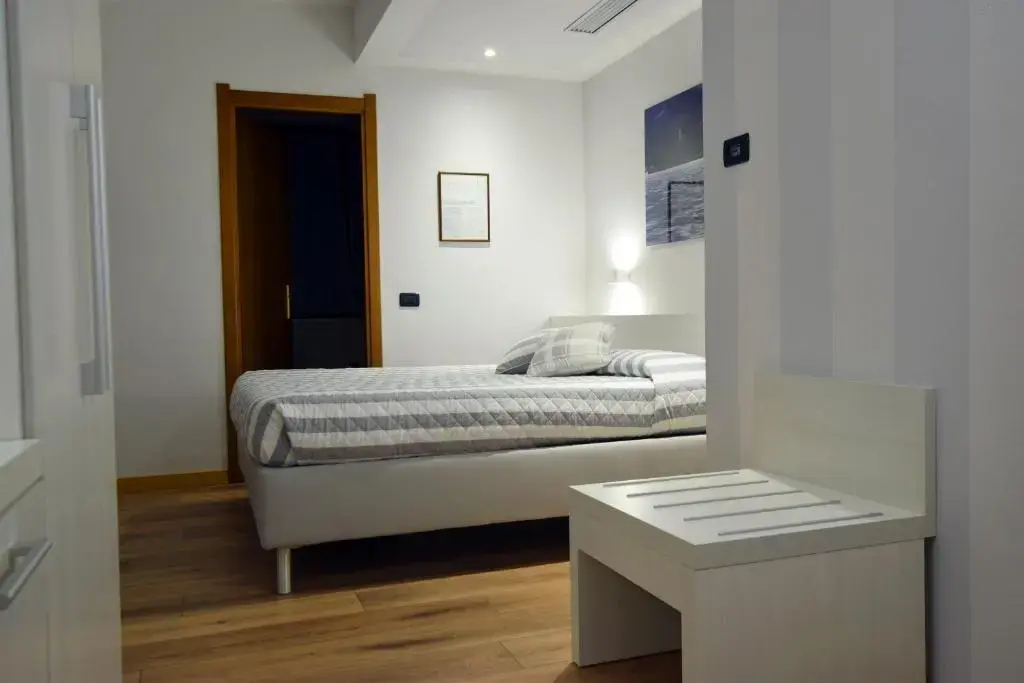 Deluxe Double room with water view twin beds