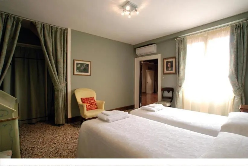 4 Bedrooms Apartment