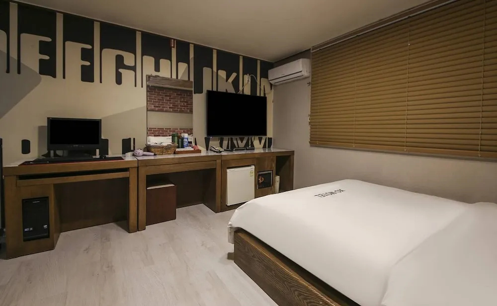 Economy room