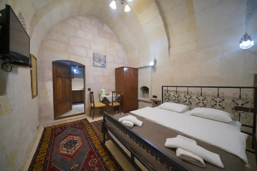 Deluxe Double room (full double bed)
