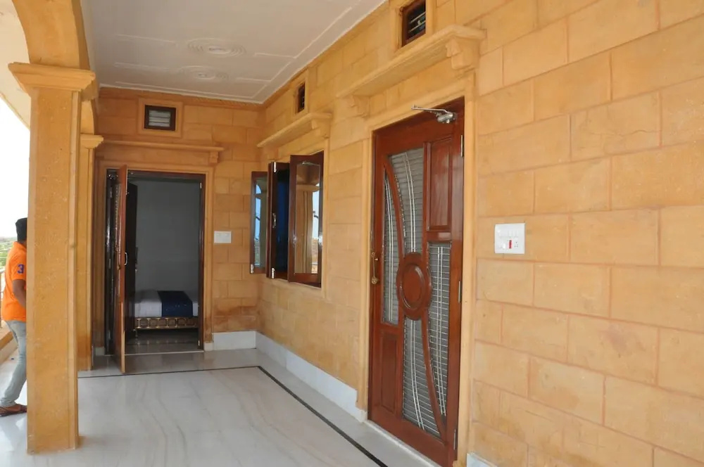 Sartaj Hotel