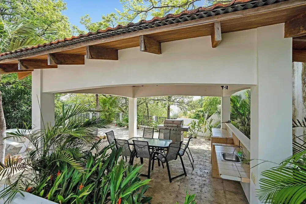 Stylish Flamingo Condo with Ocean Views, Renovated Kitchen & Walkable Beach Access