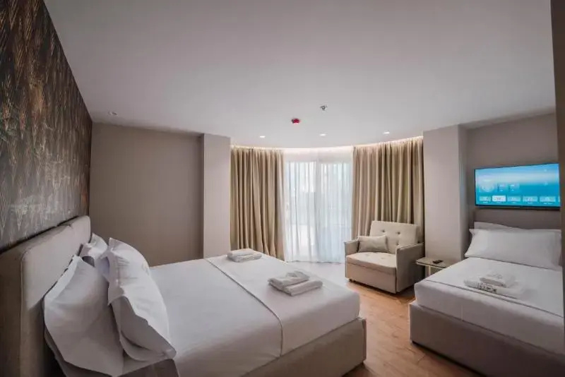 Standard Triple room with balcony