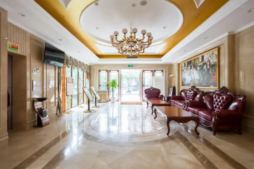 Lobby & Reception
